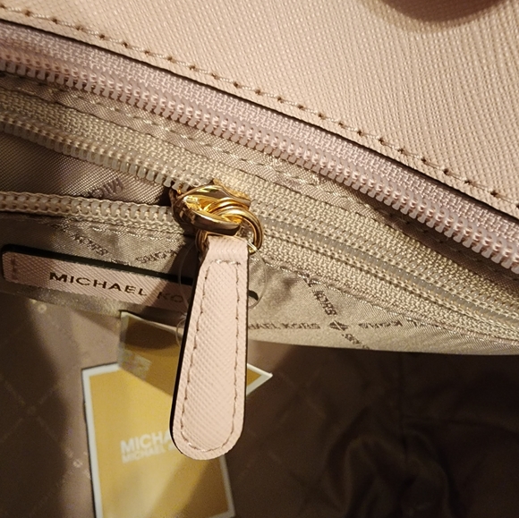 Michael Kors large Jetset Purse - Picture 5 of 10